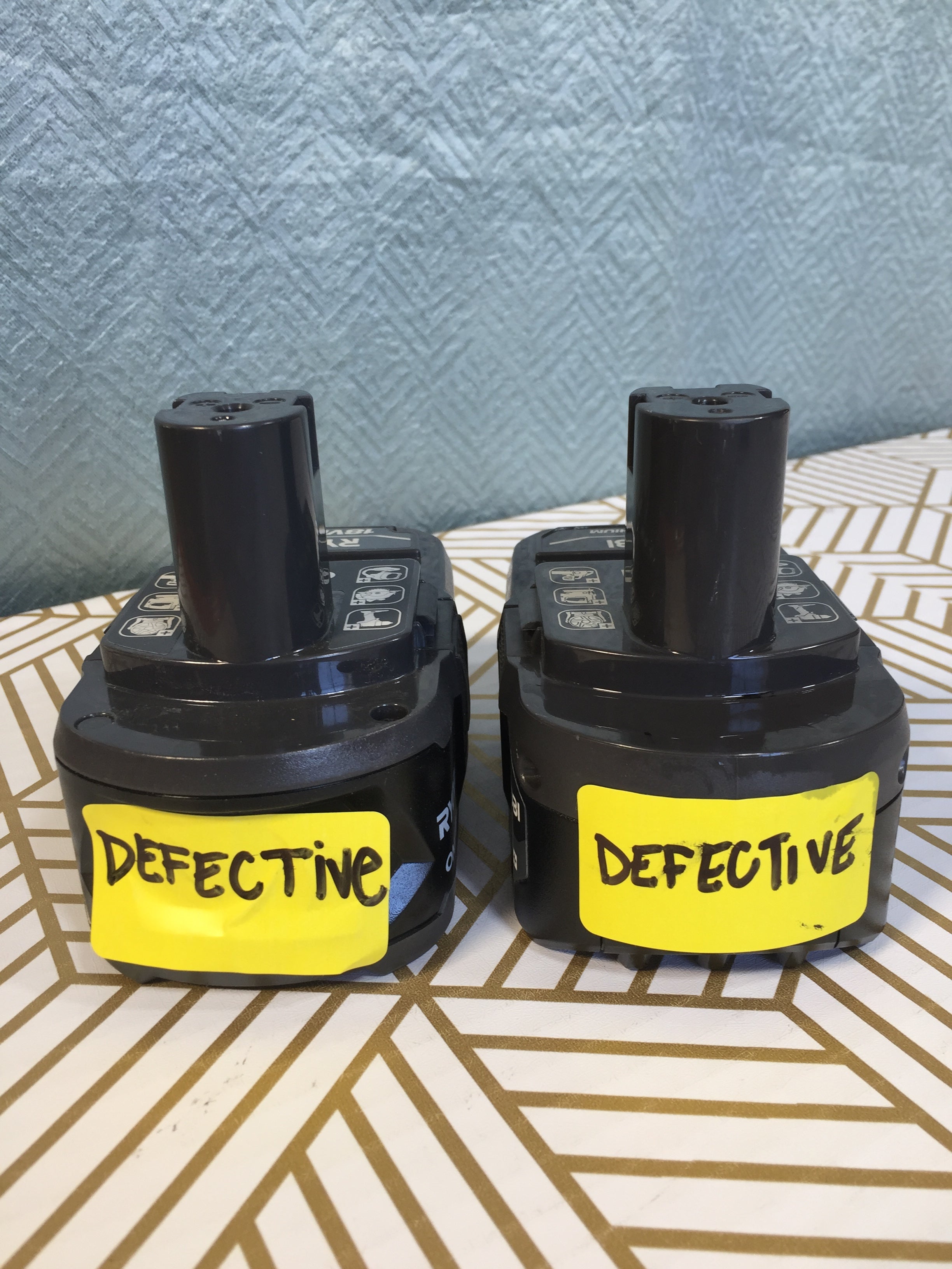 **PARTS ONLY** Genuine RYOBI P197 & PBP005 18V 4Ah Batteries **DEFECTIVE** (7669164966126)